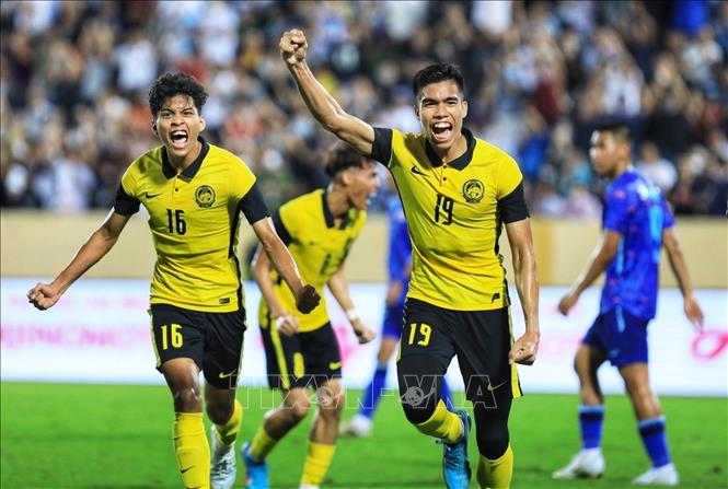 Striker Ahmad Asri from Malaysian team cheers after scoring the tie. VNA Photo 