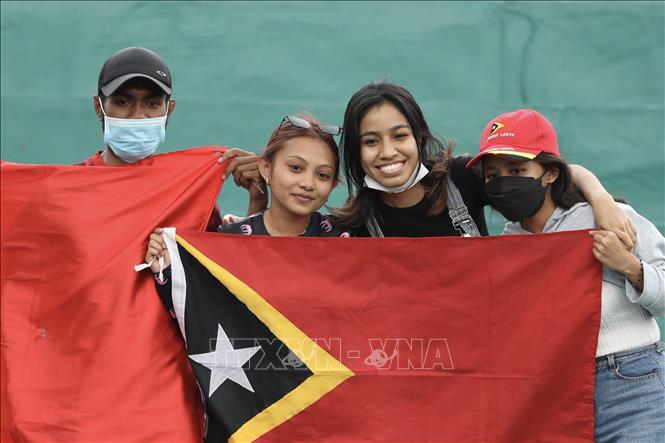 Trong ảnh: Cổ động viên Timor Leste cổ vũ cho đội nhà. Ảnh: Minh Quyết - TTXVN