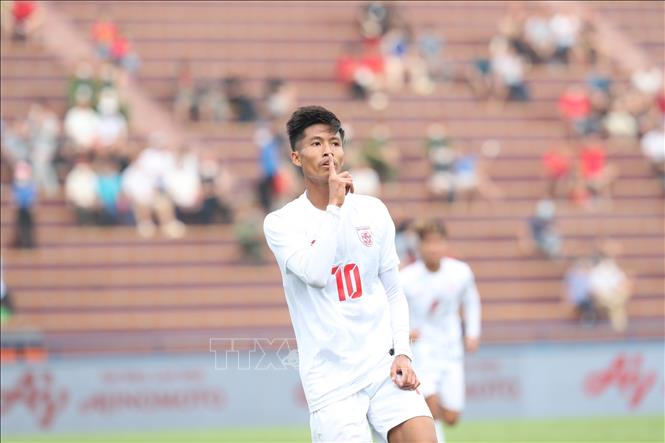 Tiền đạo Win Naing Tun (số 10) ghi bàn thắng mở tỷ số cho U23 Myanmar. Ảnh: Hoàng Linh – TTXVN