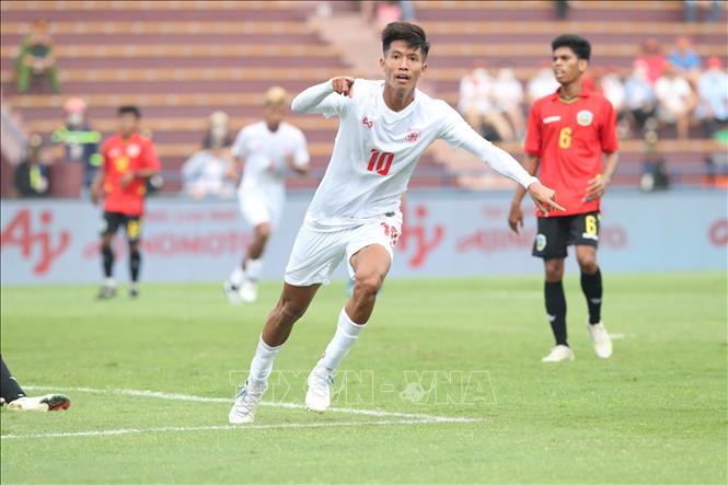 Tiền đạo Win Naing Tun (số 10) ghi bàn thắng mở tỷ số cho U23 Myanmar. Ảnh: Hoàng Linh – TTXVN