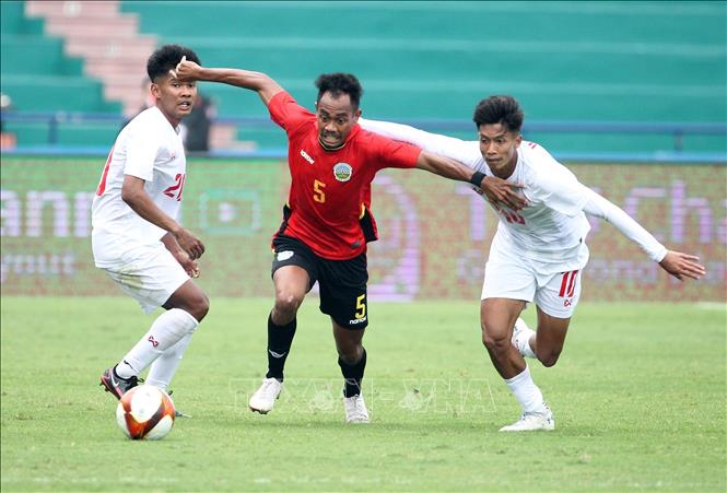 Timor Leste striker Tomas Sarmento (5) breaks through Myanmar's defensive wall. VNA Photo 