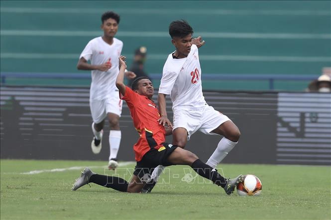 Players of Myanmar and Timor Leste fight for the ball. VNA Photo