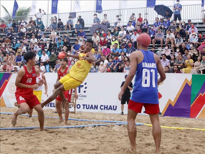 The Vietnamese team wins the Thai rival in a highly dramatic match by a penalty shoot-out. VNA Photo: Quý Trung