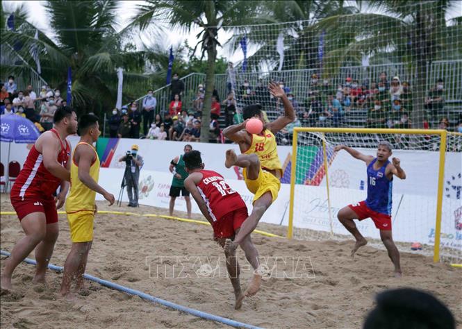 The Vietnamese team wins the Thai rival in a highly dramatic match by a penalty shoot-out. VNA Photo: Quý Trung