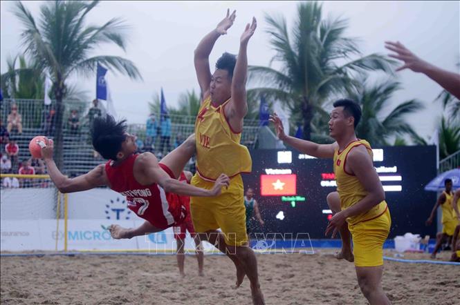 The Vietnamese team wins the Thai rival in a highly dramatic match by a penalty shoot-out. VNA Photo: Quý Trung