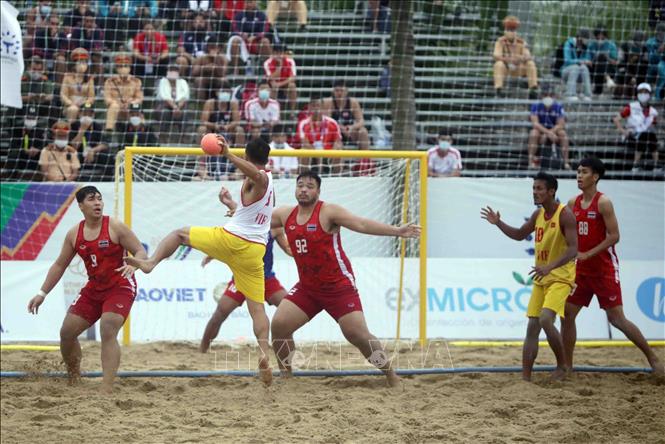 The Vietnamese team wins the Thai rival in a highly dramatic match by a penalty shoot-out. VNA Photo: Quý Trung