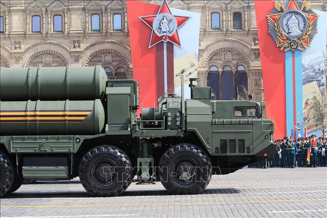 Trong ảnh: Xe phóng đạn tên lửa của hệ thống phòng không S-400 Triumf trong lễ duyệt binh. Ảnh: Trần Hiếu - PV TTXVN tại Nga
