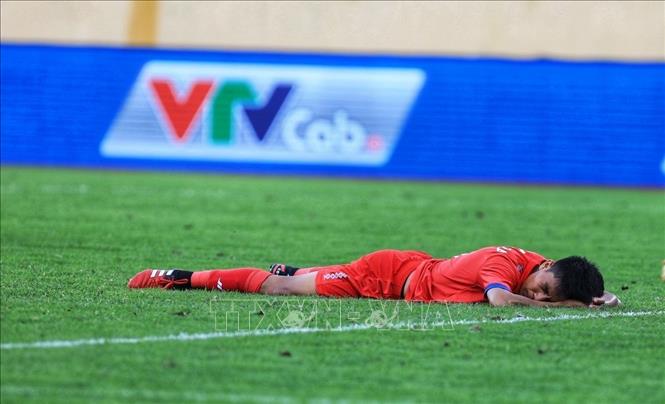 Nỗi buồn của cầu thủ Lào sau trận thua. Ảnh: Tuấn Anh - TTXVN