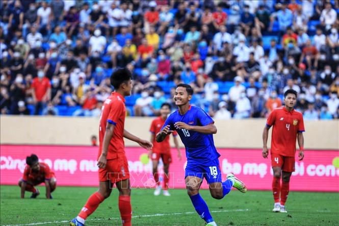 Phút 71, tiền đạo mới vào thay người Im Somoun (18) ghi bàn ấn định tỷ số 4-1 cho Campuchia. Ảnh: Tuấn Anh - TTXVN