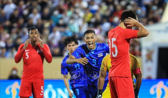 Các cầu thủ U23 Thái Lan vui mừng khi có bàn thắng thứ 2 ở phút 48 từ pha 