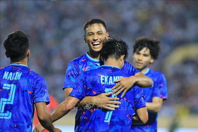 Các cầu thủ U23 Thái Lan ăn mừng bàn thắng nâng tỷ số lên 3 - 0 của Ekanit Panya ở phút 61. Ảnh: Tuấn Anh-TTXVN