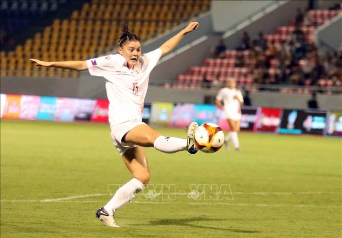 An attack of the Philippine player to Cambodian rivals’ goal during the match. VNA Photo: Anh Tuấn