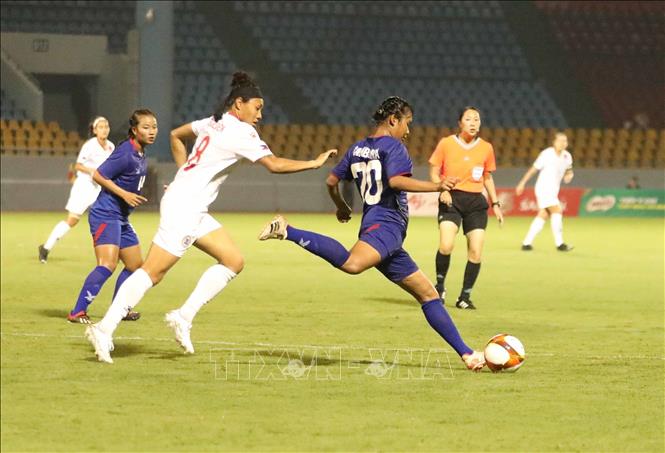 An attack of the Cambodian players during the match. VNA Photo: Anh Tuấn
