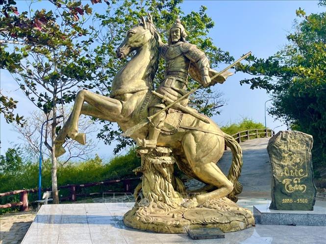 Image hình ảnh hình ảnh hình ảnh hình ảnh hình ảnh hình ảnh hình ảnh hình ảnh Trần Anh Tuấn - Bà Rịa-Vũng Tàu: Bức tượng Trần Hưng Đạo tại khu du lịch Hồ Mây ...