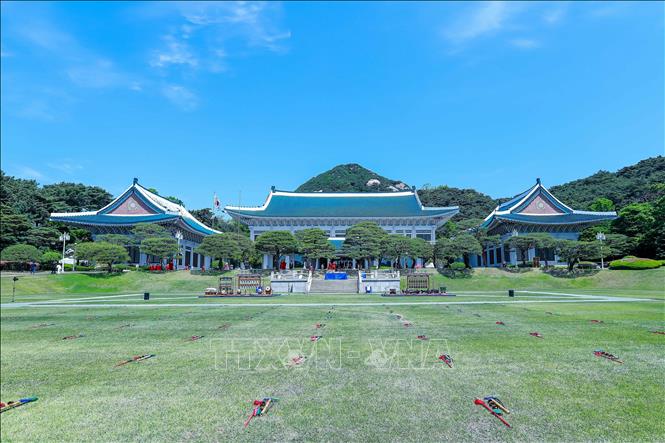 Trong ảnh: Quang cảnh bên ngoài Nhà Xanh trước thời điểm mở cửa đón khách tham quan. Ảnh: Anh Nguyên - PV TTXVN tại Hàn Quốc.