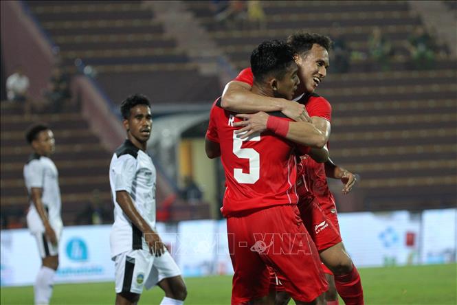 Các cầu thủ U23 Indonesia ăn mừng bàn thắng mở tỉ số trận đấu từ cú sút cận thành của tiền đạo Egy Maulana Vikri (số 10) ở phút 16. Ảnh: Quốc Khánh - TTXVN