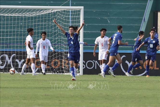 Berdic Hervas (9) of U23 Philippines equalises the score to 1-1 on the 34th minute. VNA Photo