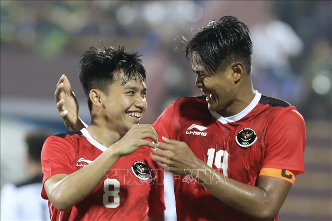 Các cầu thủ Indonesia ăn mừng bàn thắng nâng tỷ số lên 2 - 0 của tiền vệ Witan Sulaeman (số 8). Ảnh: Minh Quyết - TTXVN