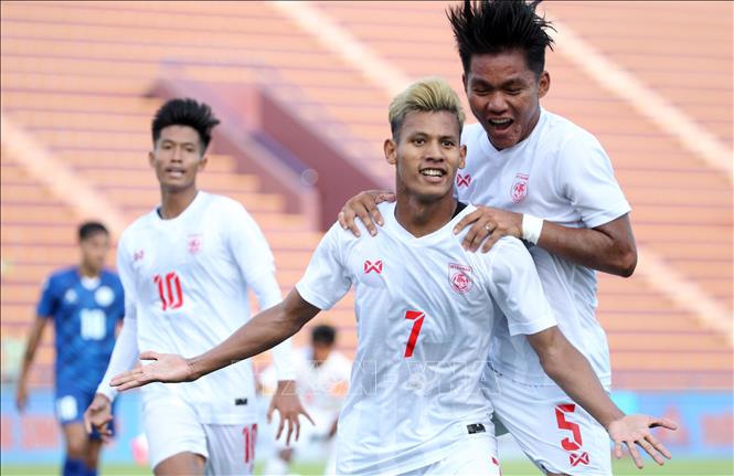 U23 Mynamar players celebrate their third goal. VNA Photo