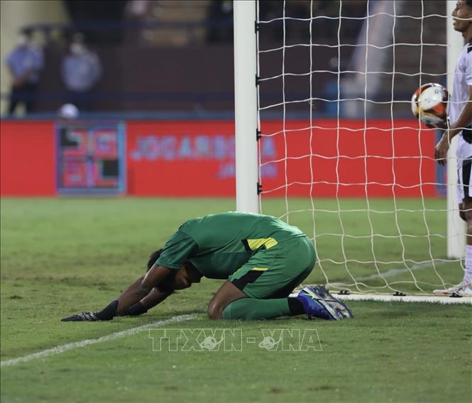 Nỗi thất vọng khi nhận bàn thua thứ 3 của thủ môn đội U23 Timor Leste. Ảnh: Trung Kiên - TTXVN