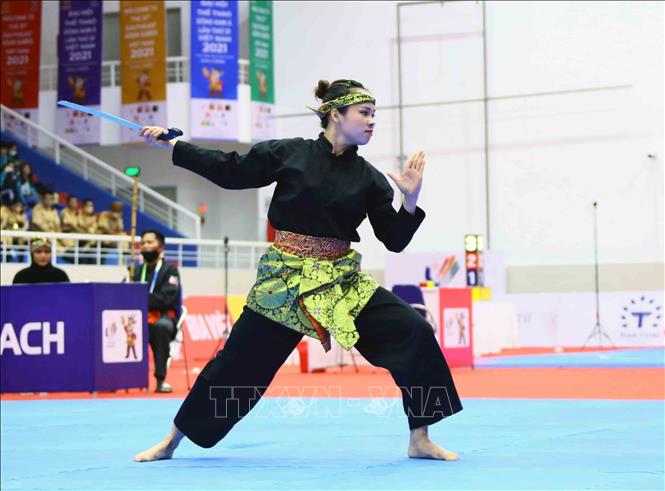 Nữ VĐV Việt Nam thi đấu bán kết bài biểu diễn quy định cá nhân (Tunggal). Ảnh: Quang Quyết-TTXVN