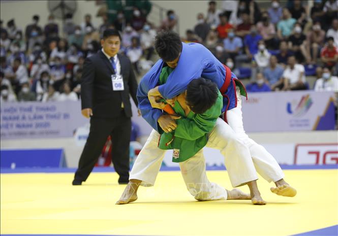 Trong ảnh: Trận đấu ở hạng cân 66 kg giữa VĐV Phan Trúc Phi (xanh lá cây) và VĐV Shan La Yaung (Myanmar). Ảnh: Trần Việt - TTXVN