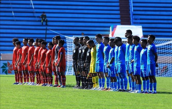 The line-ups of Singapore and Cambodia in the match. VNA Photo