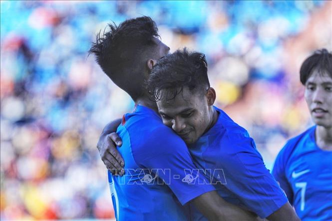 Singaporean players celebrate their goal scored in the 36th minute. VNA Photo