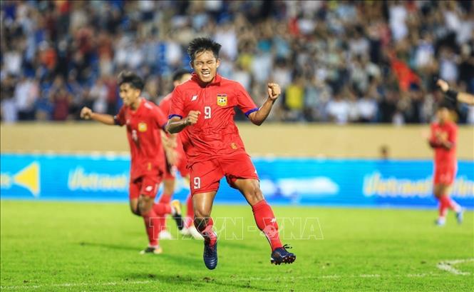 Lao No.9 Phithack rejoices after his team scores a goal. VNA Photo: Tuấn Anh 