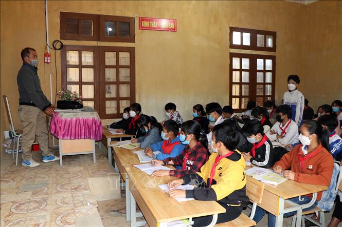 Trong ảnh: Phòng học tại Trường tiểu học và trung học cơ sở Mường Và (huyện Sốp Cộp) không đáp ứng nhu cầu giảng dạy vì diện tích nhỏ. Ảnh Hữu Quyết - TTXVN