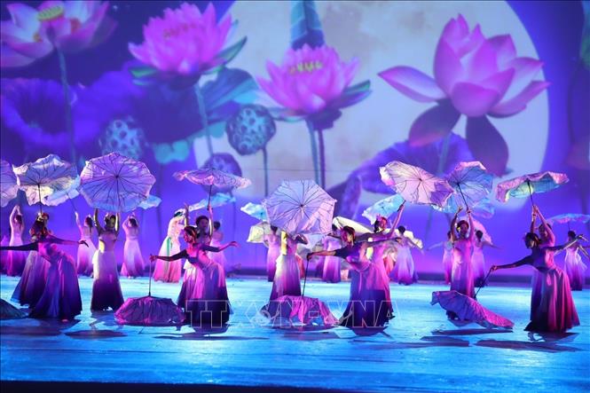 An art performance ‘Vietnam’s lotus soul’ at the SEA Games 31 opening ceremony. VNA Photo
