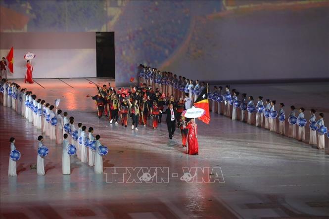 Đoàn thể thao Timor Leste diễu hành tại SVĐ Quốc gia Mỹ Đình trong Lễ khai mạc SEA Games 31. Ảnh: TTXVN