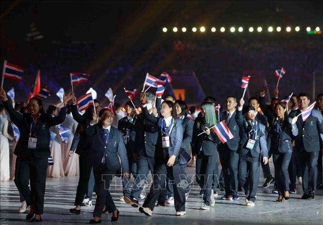 Đoàn thể thao Thái Lan diễu hành tại SVĐ Quốc gia Mỹ Đình trong Lễ khai mạc SEA Games 31. Ảnh: TTXVN