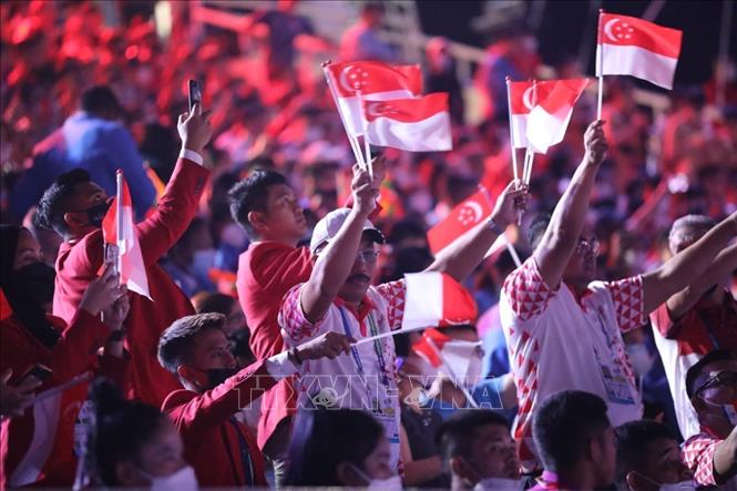  Khán giả Singapore tại Lễ khai mạc SEA Games 31. Ảnh: TTXVN