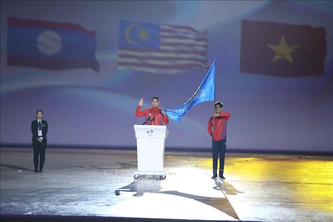 VĐV Vũ Thành An thay mặt các VĐV tham dự SEA Games 31 tuyên thệ. Ảnh: TTXVN