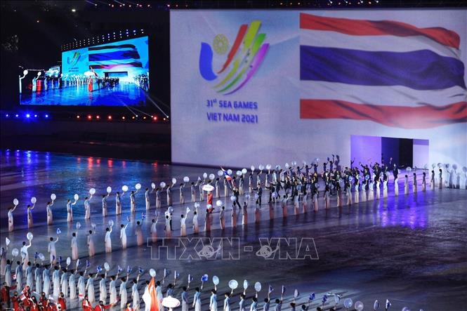 Màn biểu diễn mang tên “Đường đến Việt Nam” chào đón sự xuất hiện của Đoàn Thể thao Thái Lan tiến vào lễ đài. Ảnh: TTXVN   
