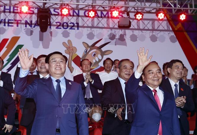 President Nguyen Xuan Phuc (R) and National Assembly Chairman Vuong Dinh Hue (L) attend the SEA Games 31 opening ceremony. VNA Photo 