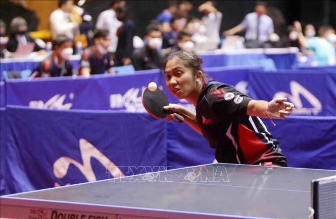 Pha tấn công của VĐV số 26 Angelou Joyce Laude (Philippines) gặp VĐV Thái Lan thi đấu nội dung đồng đội nữ. Ảnh: Quý Trung – TTXVN