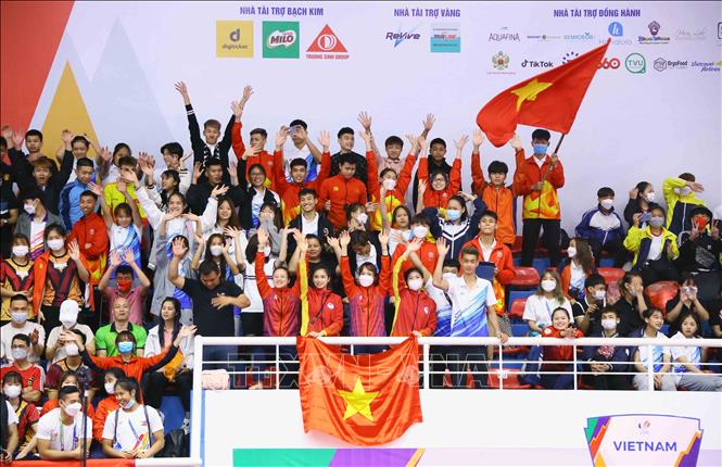 Đông đảo các CĐV đến xem và cổ vũ cho các VĐV đội tuyển Pencak Silat Việt Nam thi đấu tại SEA Games 31. Ảnh: Quang Quyết – TTXVN
