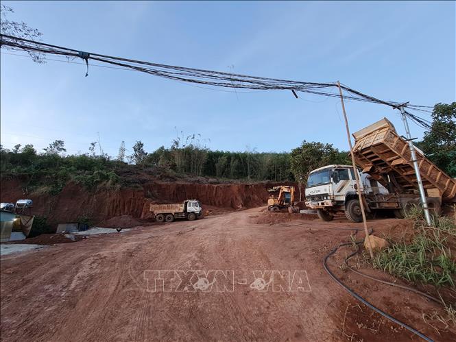 Trong ảnh: San ủi, hủy hoại đất tại thị trấn Kiến Đức, huyện Đắk R’Lấp, tỉnh Đắk Nông. Ảnh: Hưng Thịnh - TTXVN