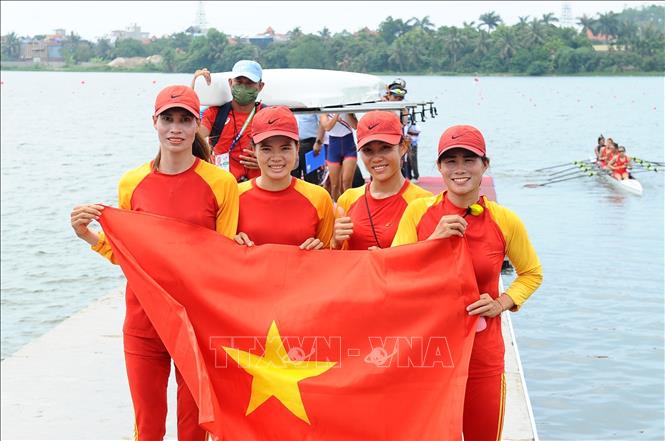 Ho Thi Ly, Luong Thi Thao, Nguyen Thi Giang and Pham Thi Thao championed in the Lightweight WoMen's Quadruple Sculls (LW4X) event. VNA Photo: Minh Đức