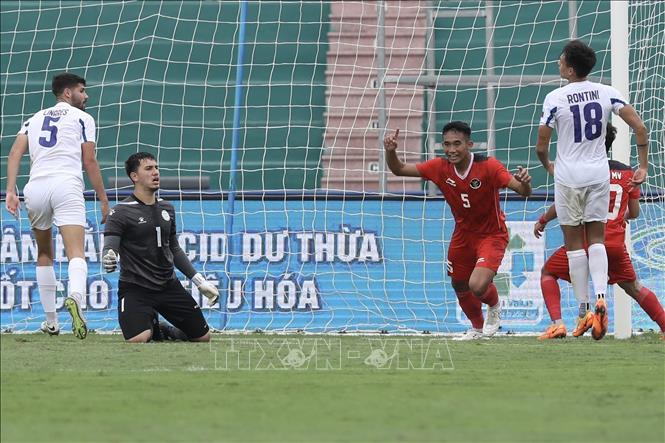 Rizky Ridho (5) scores the second goal for Indonesia in the 45th minute. VNA Photo