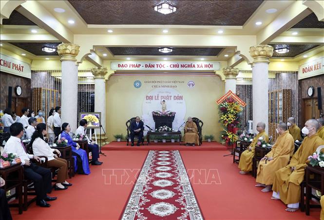Chủ tịch nước Nguyễn Xuân Phúc thăm chùa Minh Đạo. Ảnh: Thống Nhất - TTXVN  
