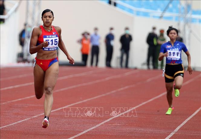 VĐV Kyla Maico (515-Philippines) về nhất vòng loại nội dung chạy 200m nữ. Ảnh: Quốc Khánh - TTXVN