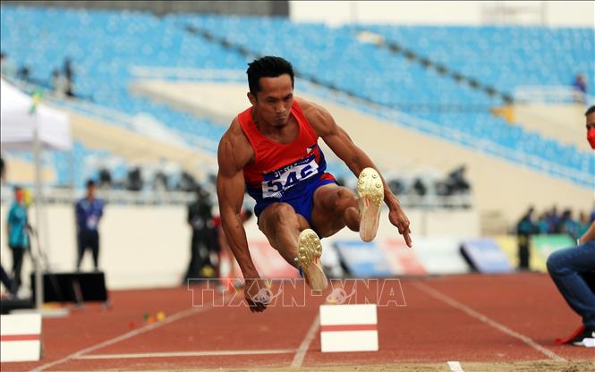 VĐV Janry Ubas Borinaga (Philipppines) thi đấu nội dung nhảy xa nam. Ảnh: Huy Hùng - TTXVN