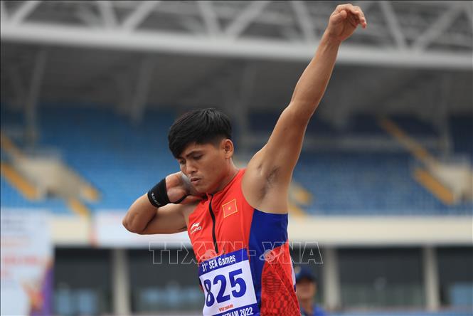 VĐV Lương Minh Sang (Việt Nam) thi đấu nội dung đẩy tạ nam 10 môn phối hợp. Ảnh: Huy Hùng - TTXVN