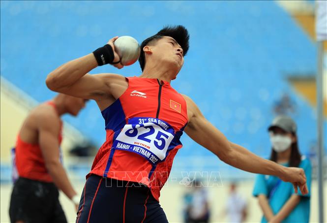 VĐV Lương Minh Sang (Việt Nam) thi đấu nội dung đẩy tạ nam 10 môn phối hợp. Ảnh: Huy Hùng - TTXVN