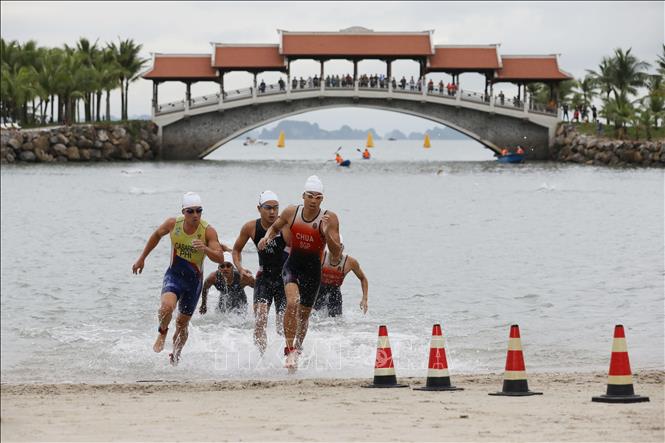 Photo: Athletes during the triathlon competitions. VNA Photo: Công Đạt