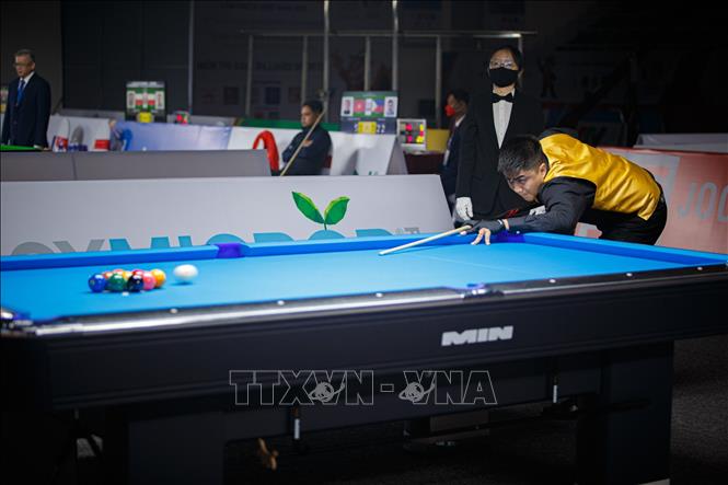 Myanmar Thaw Zin Htet competes in the men’s 9-ball pool singles. VNA Photo
