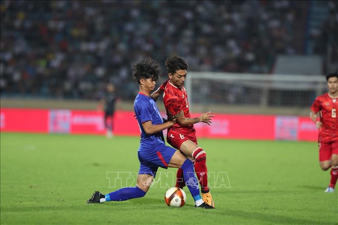 U23 Thái Lan liên tục dồn ép các cầu thủ U23 Campuchia. Ảnh: Hoàng Linh-TTXVN